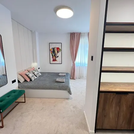 Celestial Stylish 2bdr W Wifi And Work Space * סופיה