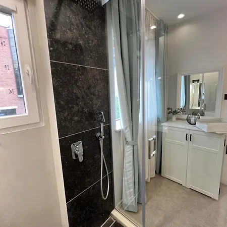 Celestial Stylish 2bdr W Wifi And Work Space סופיה