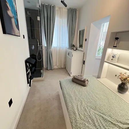 Celestial Stylish 2bdr W Wifi And Work Space דירה סופיה