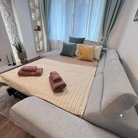 Celestial Stylish 2bdr W Wifi And Work Space דירה