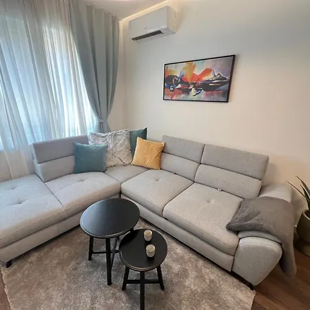 Celestial Stylish 2bdr W Wifi And Work Space 아파트 소피아
