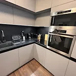 Celestial Stylish 2bdr W Wifi And Work Space Apartment Sofia