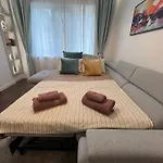 Celestial Stylish 2bdr W Wifi And Work Space Apartment *