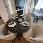 Celestial Stylish 2bdr W Wifi And Work Space Apartment