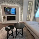 Celestial Stylish 2bdr W Wifi And Work Space Apartment Sofia