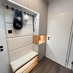 Celestial Stylish 2bdr W Wifi And Work Space