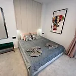 Celestial Stylish 2bdr W Wifi And Work Space *
