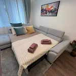 Celestial Stylish 2bdr W Wifi And Work Space *
