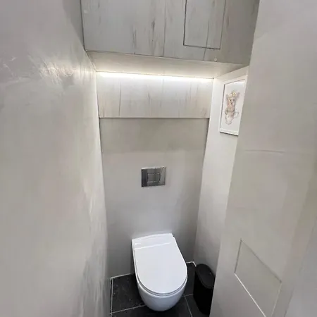 Celestial Stylish 2bdr W Wifi And Work Space *