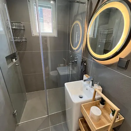 Celestial Stylish 2bdr W Wifi And Work Space Lägenhet