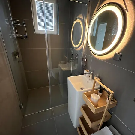 Celestial Stylish 2bdr W Wifi And Work Space Lägenhet