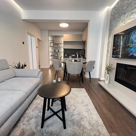 Daire Celestial Stylish 2bdr W Wifi And Work Space