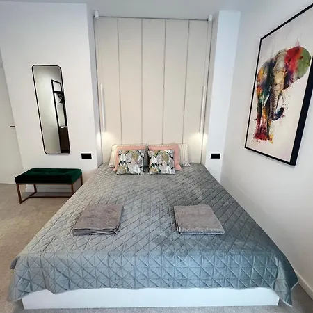 Celestial Stylish 2bdr W Wifi And Work Space 公寓