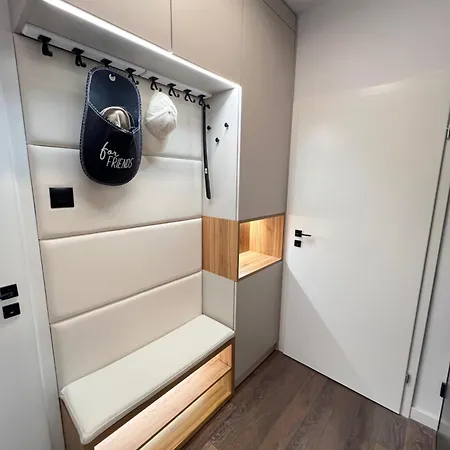 Celestial Stylish 2bdr W Wifi And Work Space