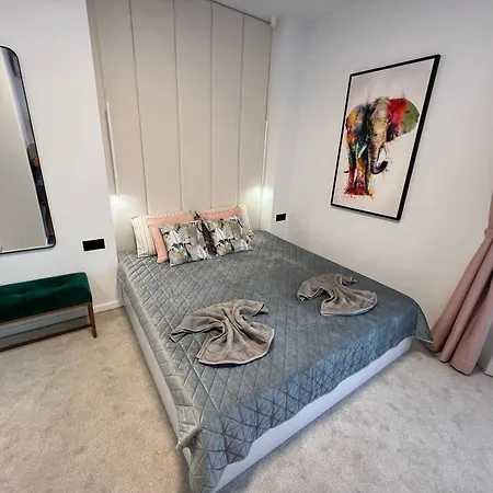 Celestial Stylish 2bdr W Wifi And Work Space *