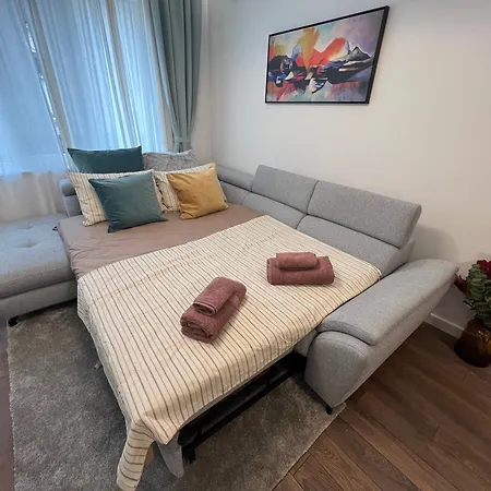 Celestial Stylish 2bdr W Wifi And Work Space *