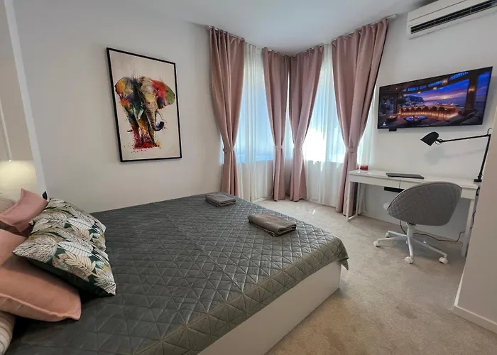 Celestial Stylish 2bdr W Wifi And Work Space Sofia