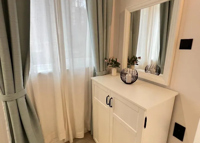 Celestial Stylish 2bdr W Wifi And Work Space *