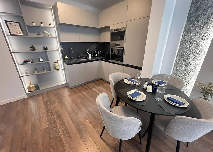 Celestial Stylish 2bdr W Wifi And Work Space Apartment Sofia