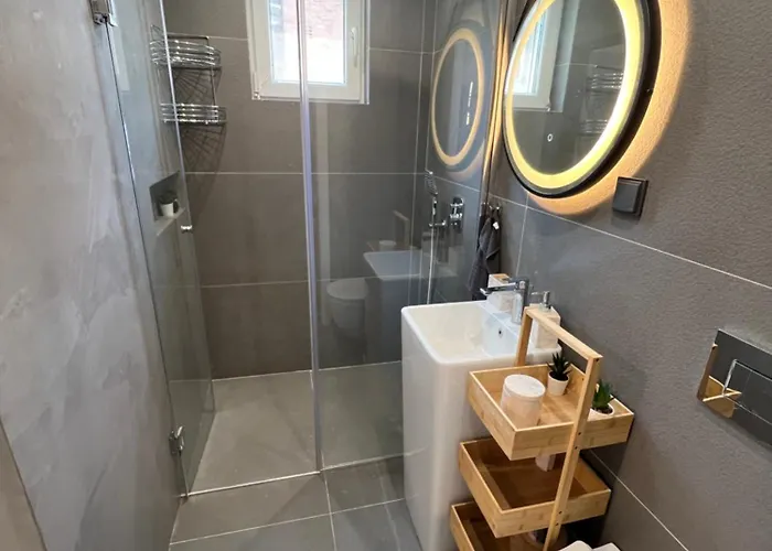 Celestial Stylish 2bdr W Wifi And Work Space *