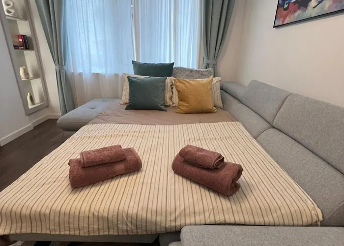 Celestial Stylish 2bdr W Wifi And Work Space Apartment *