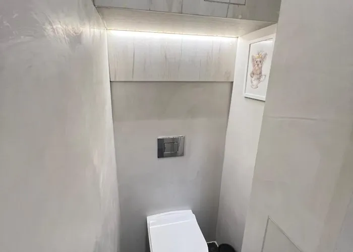 Celestial Stylish 2bdr W Wifi And Work Space *