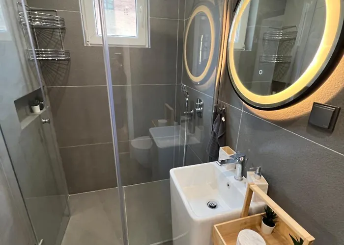 Celestial Stylish 2bdr W Wifi And Work Space Daire