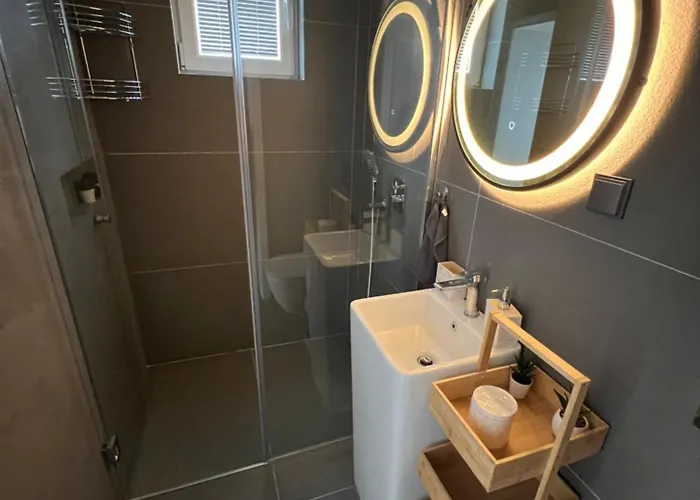 Celestial Stylish 2bdr W Wifi And Work Space Appartamento