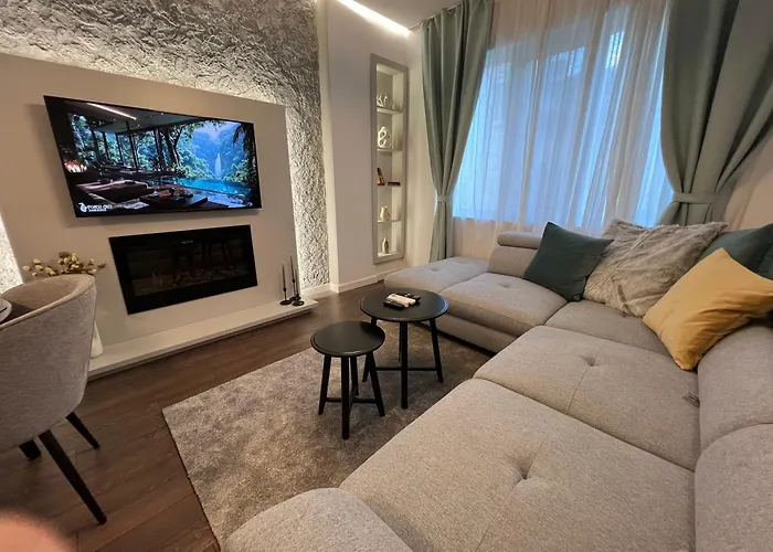 Celestial Stylish 2bdr W Wifi And Work Space Daire *