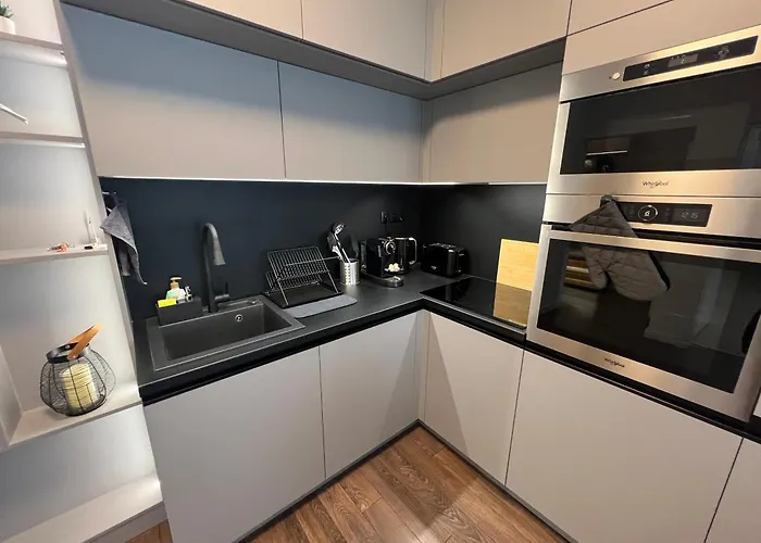 Celestial Stylish 2bdr W Wifi And Work Space *