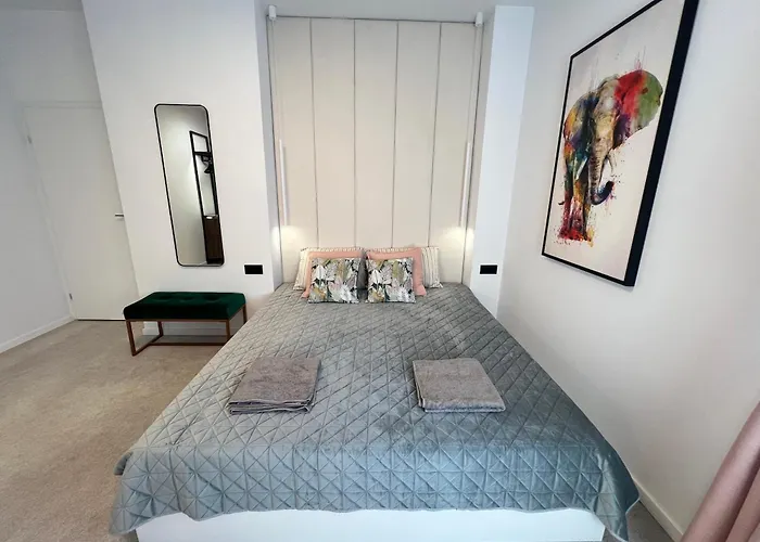 Celestial Stylish 2bdr W Wifi And Work Space 公寓