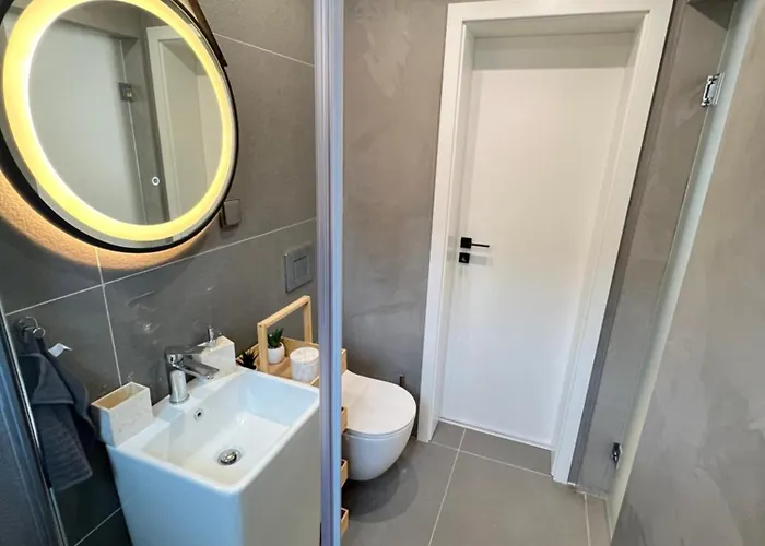 Celestial Stylish 2bdr W Wifi And Work Space Apartament