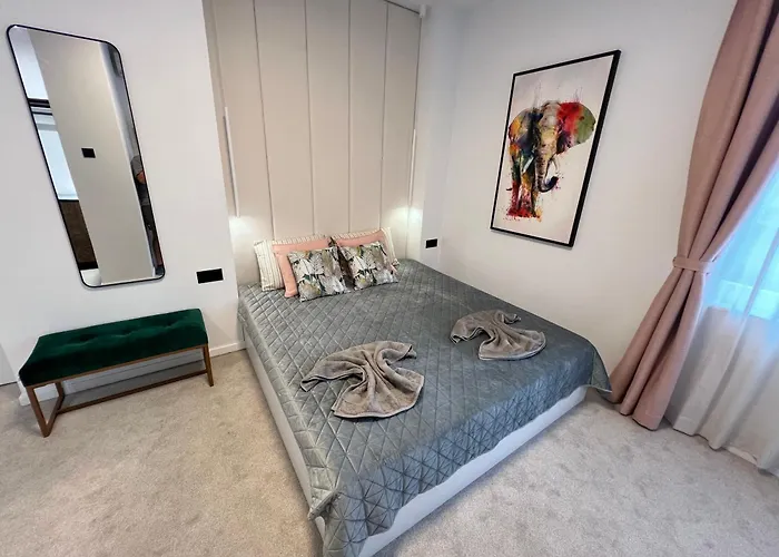 Celestial Stylish 2bdr W Wifi And Work Space *