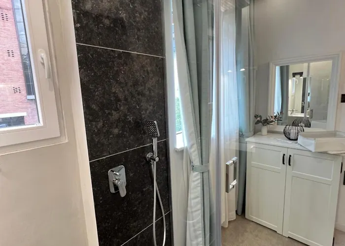 Celestial Stylish 2bdr W Wifi And Work Space Sofia