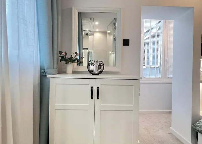 Celestial Stylish 2bdr W Wifi And Work Space *