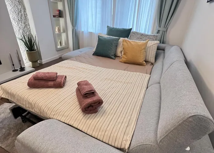 Celestial Stylish 2bdr W Wifi And Work Space 公寓