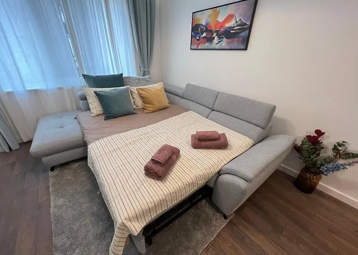 Celestial Stylish 2bdr W Wifi And Work Space *