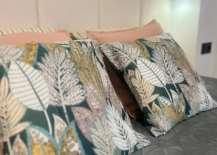 Celestial Stylish 2bdr W Wifi And Work Space Appartamento