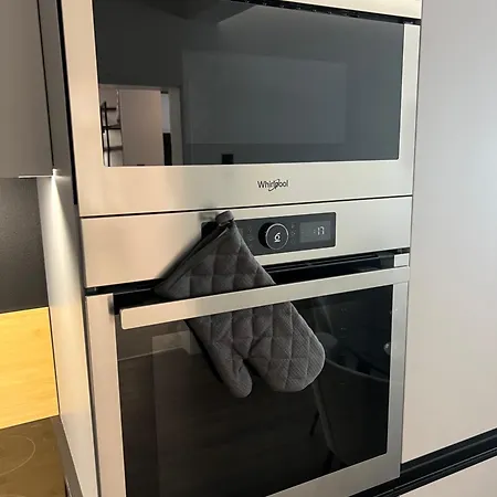 Celestial Stylish 2bdr W Wifi And Work Space *