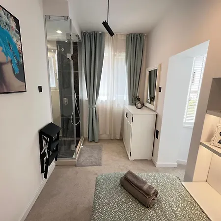 Celestial Stylish 2bdr W Wifi And Work Space * 索菲亞