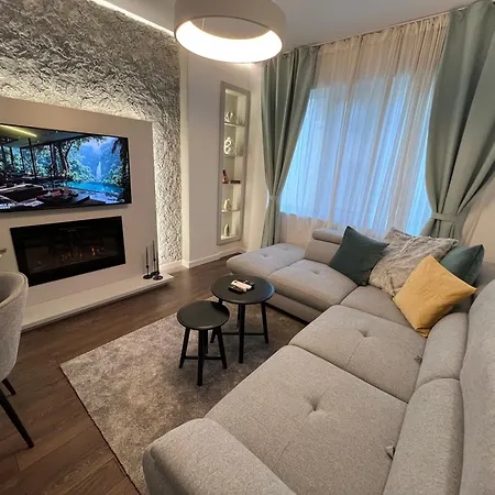 Celestial Stylish 2bdr W Wifi And Work Space Apartament *