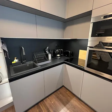 Celestial Stylish 2bdr W Wifi And Work Space *