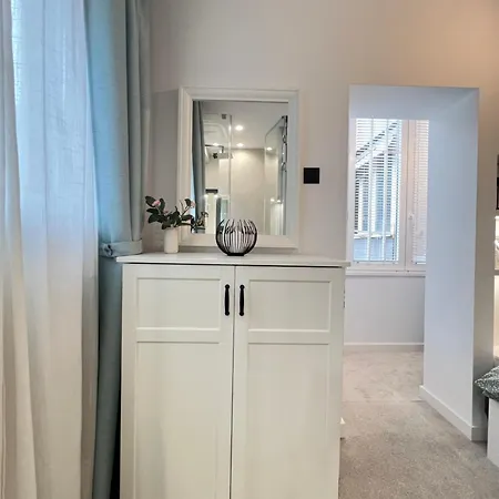 Celestial Stylish 2bdr W Wifi And Work Space *