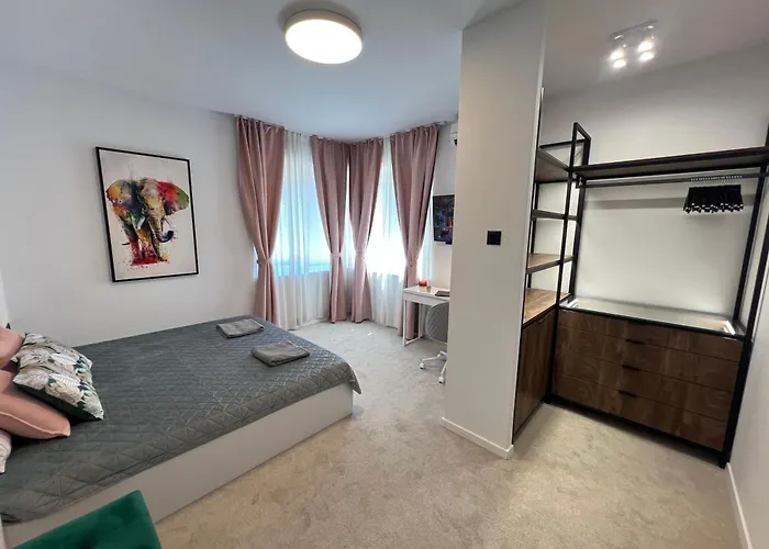 Апартаменты Celestial Stylish 2bdr W Wifi And Work Space